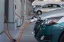 新能源车已经被越来越多的人接受，但很多人第一反应还是充电方便吗?
